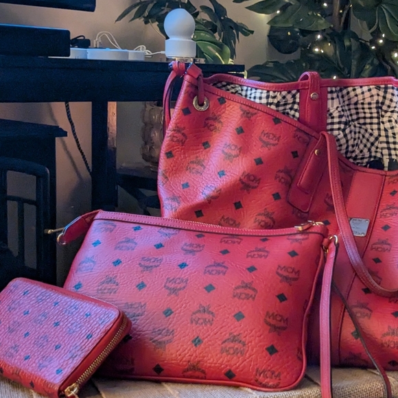 MCM Red Leather Tote Bag 3 Piece Set With Duster. AUTHENTIC with A FIRM PRICE.. - Picture 10 of 12